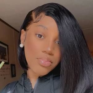 Meet your Posher, Adrianna